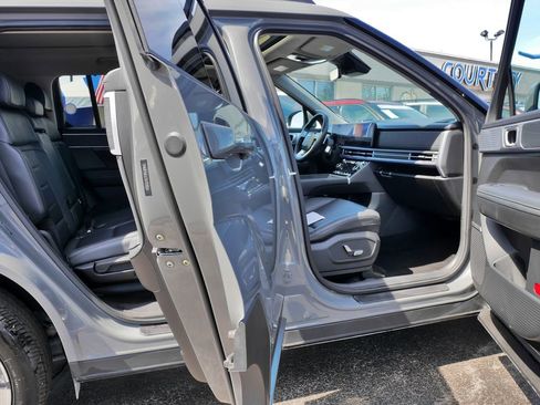 Used 2025 Hyundai Santa Fe Limited FWD image 30