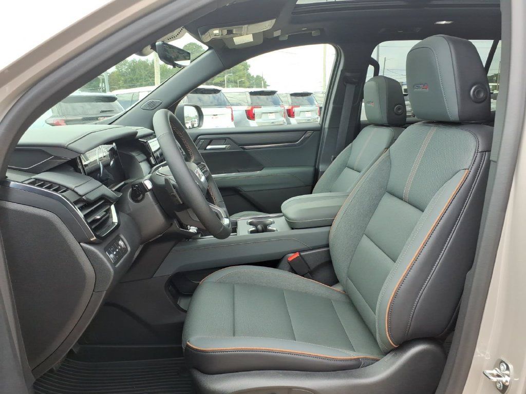 New 2026 GMC Acadia AT4 w/ LPO, Floor Liner Package AWD/4WD image 11