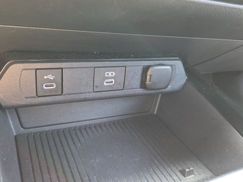 Used 2024 Toyota Prius LE FWD image 28