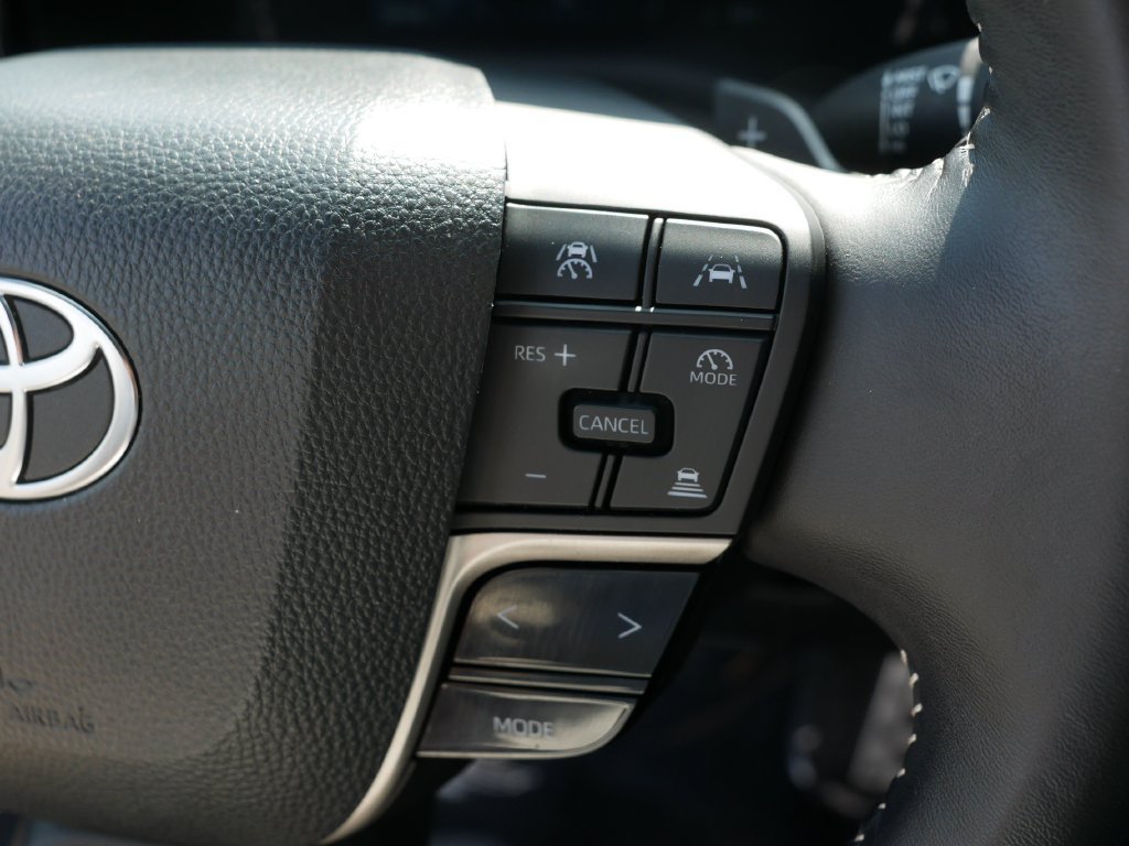Used 2025 Toyota Camry SE FWD image 27