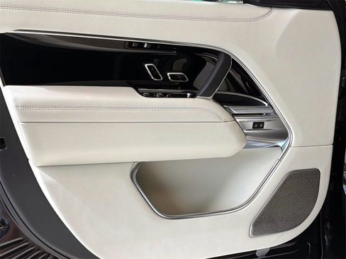New 2025 Land Rover Range Rover Long Wheelbase Autobiography image 16