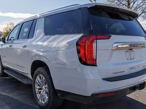 Used 2022 GMC Yukon XL SLT w/ SLT Premium Package image 4