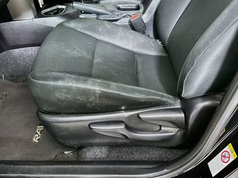 Used 2017 Toyota RAV4 LE FWD image 9