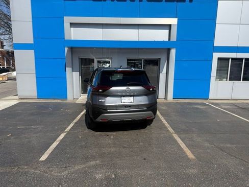 Used 2023 Nissan Rogue SV image 6