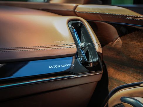 Used 2025 Aston Martin DBX 707 AWD/4WD image 21