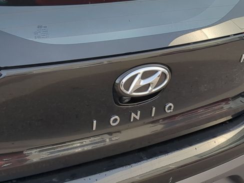 Used 2020 Hyundai Ioniq Blue image 15