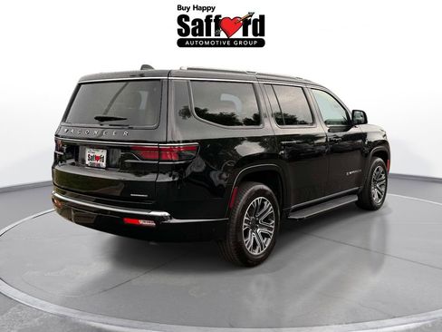 Certified 2024 Jeep Wagoneer Series II w/ Flexible Seating Group AWD/4WD image 8