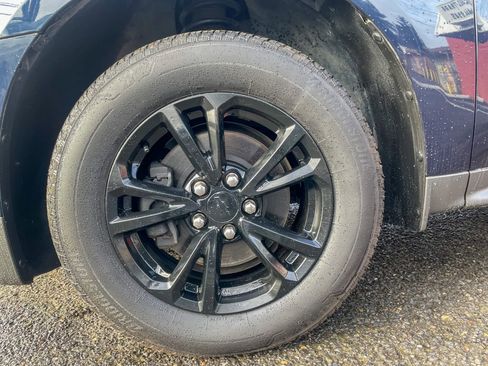 Used 2017 Chevrolet Equinox LT w/ Convenience Package image 37