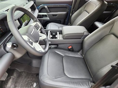 New 2024 Land Rover Defender 110 S image 13