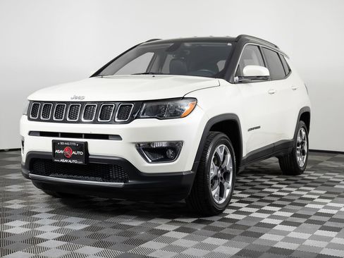 Used 2018 Jeep Compass Limited AWD/4WD image 2