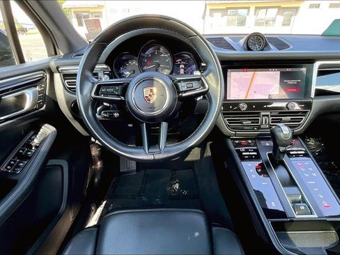 Used 2024 Porsche Macan image 8
