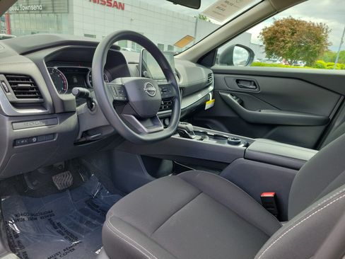 Used 2025 Nissan Rogue S AWD/4WD image 19