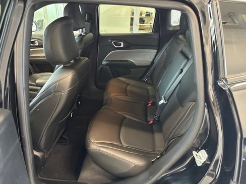 Used 2023 Jeep Compass Latitude AWD/4WD image 34