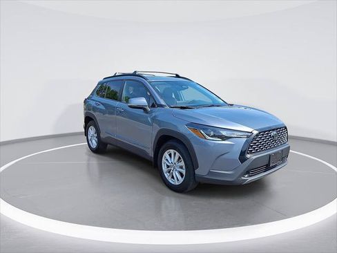 Certified 2023 Toyota Corolla Cross LE w/ Moonroof Package AWD/4WD image 3