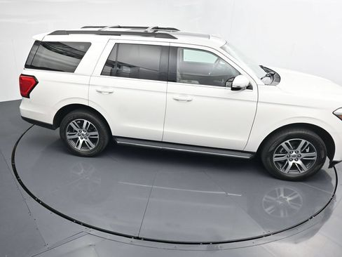 Used 2023 Ford Expedition XLT AWD/4WD image 29