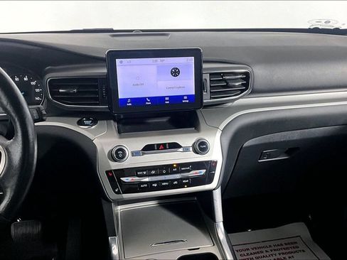 Used 2022 Ford Explorer XLT w/ Equipment Group 202A AWD/4WD image 6