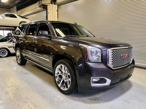 Used 2017 GMC Yukon XL Denali w/ Open Road Package RWD image 3