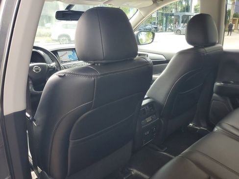 Used 2019 Nissan Pathfinder SL FWD image 12