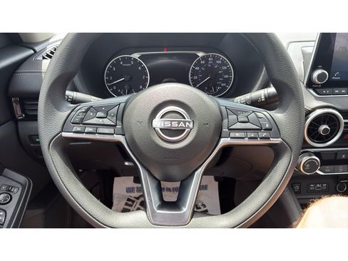 Used 2025 Nissan Sentra SV FWD image 17