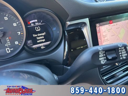 Used 2020 Porsche Macan image 28