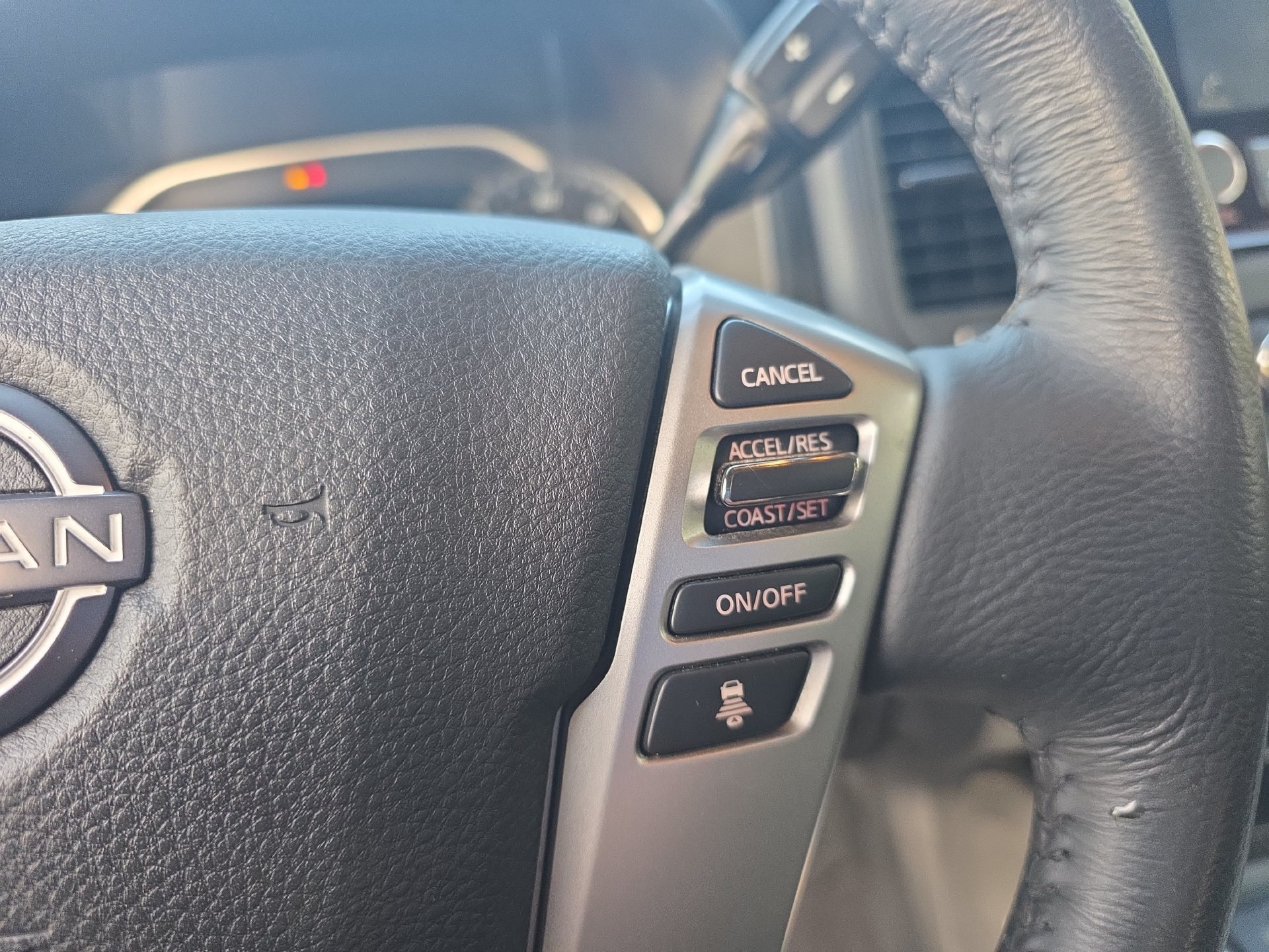 Used 2023 Nissan Titan SV w/ SV Convenience Package RWD image 17