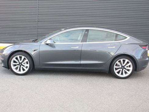 Used 2019 Tesla Model 3 Standard Range Plus image 2