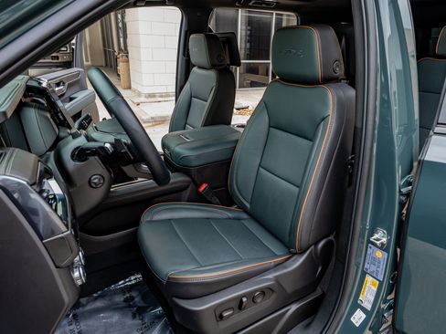 Used 2025 GMC Yukon AT4 w/ AT4 Premium Plus Package AWD/4WD image 28