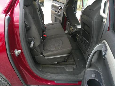 Used 2007 Saturn Outlook XE w/ Preferred Pkg image 7