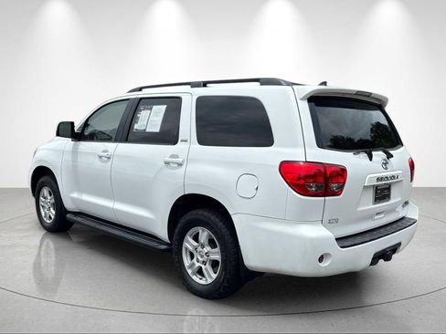 Used 2016 Toyota Sequoia SR5 RWD image 3