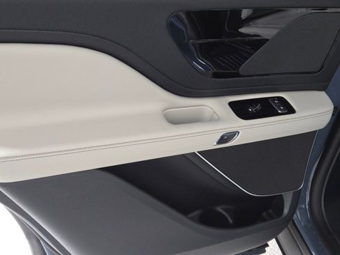 New 2026 Lincoln Aviator Premiere image 22