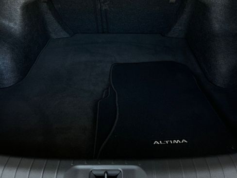 Used 2025 Nissan Altima 2.5 SV FWD image 32