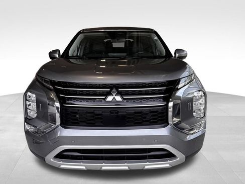 Used 2024 Mitsubishi Outlander SE AWD/4WD image 2
