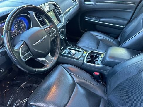 Used 2018 Chrysler 300 Limited w/ Safetytec Plus Group RWD image 4