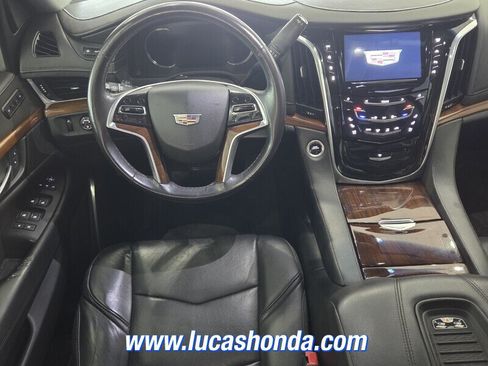 Used 2019 Cadillac Escalade Luxury RWD image 9
