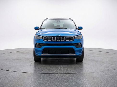 Used 2025 Jeep Compass Limited AWD/4WD image 2