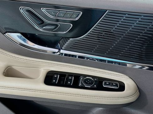 Used 2021 Lincoln Corsair AWD w/ Premium Package image 21