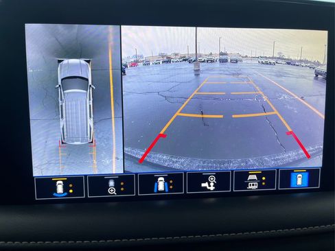 Used 2021 GMC Yukon XL SLT w/ SLT Premium Package image 28