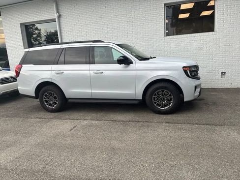 Used 2025 Ford Expedition Active RWD image 31