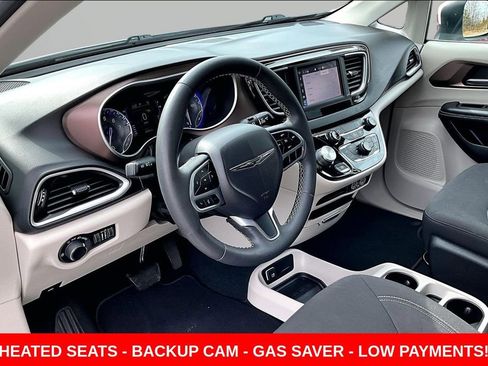 Used 2023 Chrysler Voyager LX image 16