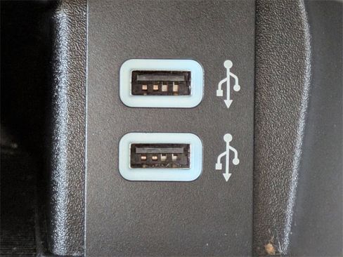 Used 2016 Ford Edge Titanium image 22