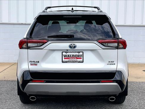 Used 2023 Toyota RAV4 XSE AWD/4WD image 5