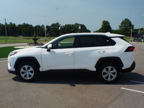 Used 2023 Toyota RAV4 LE AWD/4WD image 11