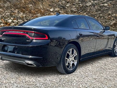 Used 2017 Dodge Charger SXT image 2