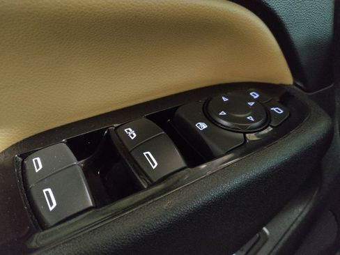 Used 2022 Chevrolet Equinox Premier AWD/4WD image 27