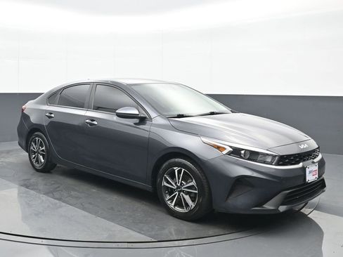 Used 2022 Kia Forte LXS image 9