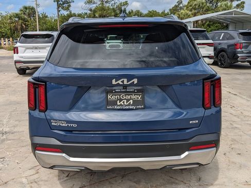 Certified 2025 Kia Sorento EX AWD/4WD image 5