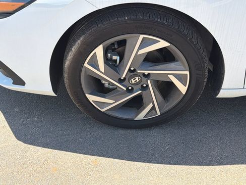 Certified 2025 Hyundai Elantra Sport FWD image 11