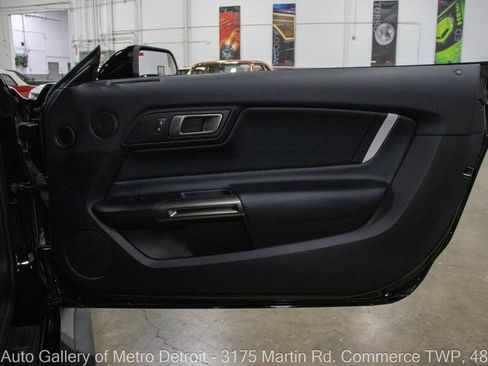 Used 2020 Ford Mustang Shelby GT500 w/ Carbon Fiber Track Pack RWD image 32