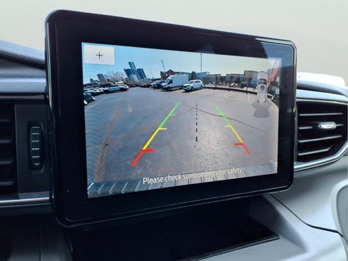 Used 2022 Ford Explorer XLT w/ Equipment Group 202A image 17