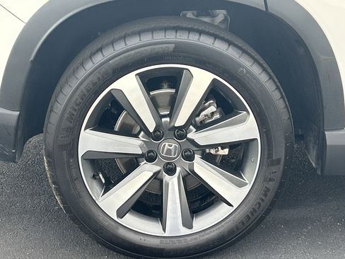 Certified 2025 Honda Pilot Touring image 34